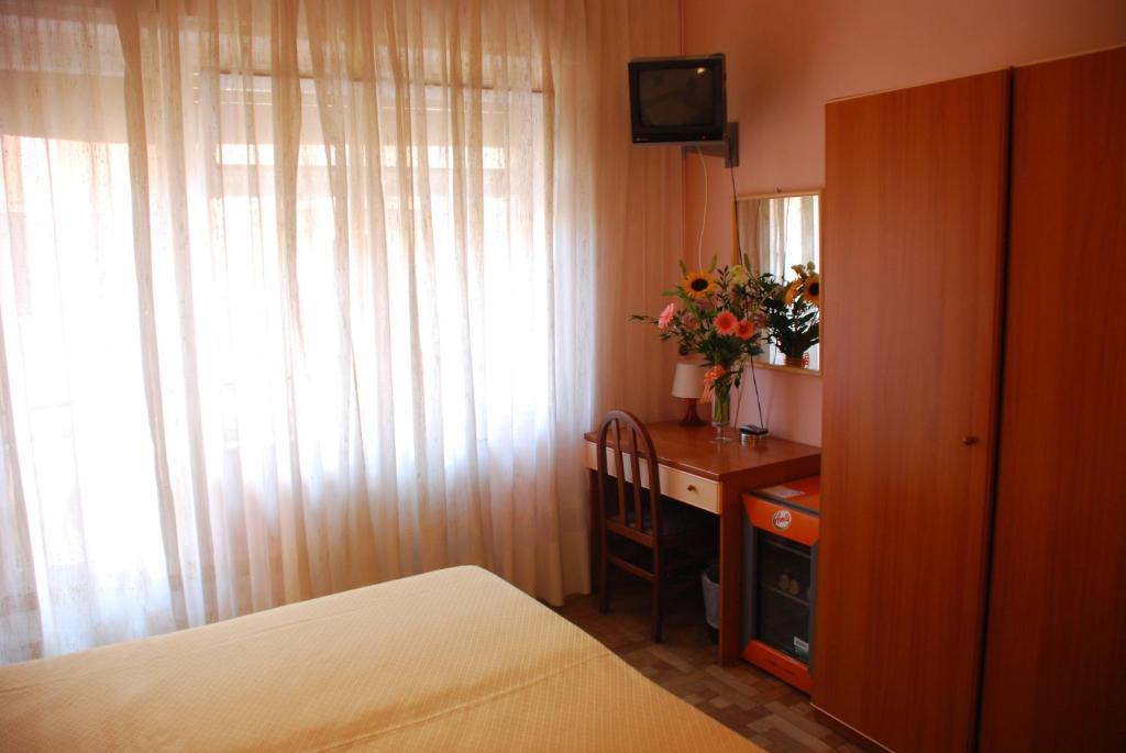 Hotel Colibri Finale Ligure Bilik gambar